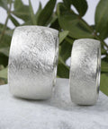 Partnerringe Silber 8 und 14 mm breit eismatt