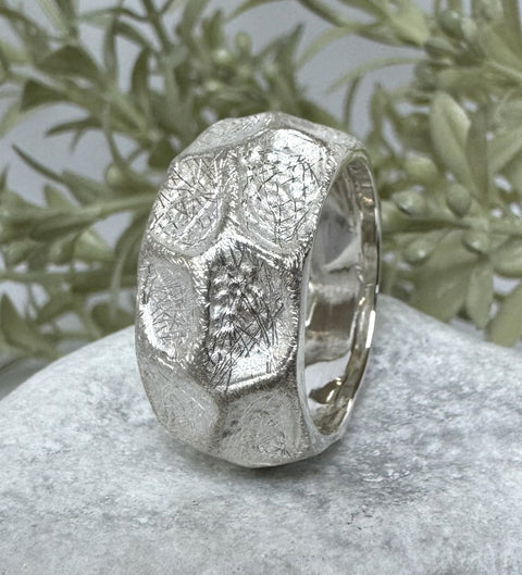 Breiter Damenring gewölbt