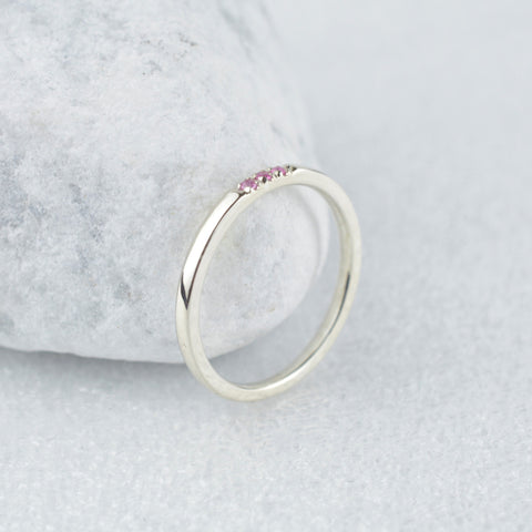 Ring mit Amethyst aus Silber oder Weißgold