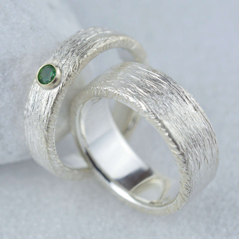 Eheringe aus Silber 5 und 8 mm breit mit Smaragd grün