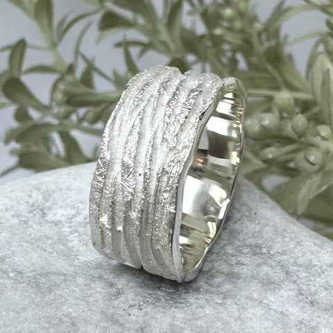 Damenring mit Muster breit