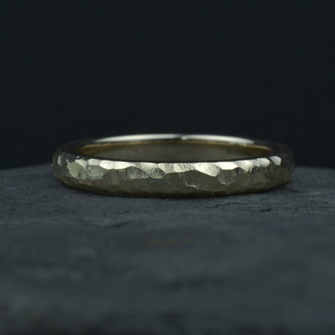 Ring aus Weißgold breit