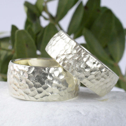 Trauringe Silber 8 und 10 mm Hammerschlag grob