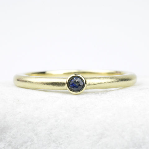 Ring aus 585 Gelbgold mit Saphir blau